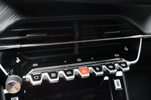 Vehicle image PEUGEOT 2008 1.2 Hybrid Allure Premium