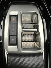 Fahrzeugbild PEUGEOT 2008 1.2 Hybrid Allure Premium