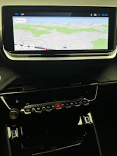 Fahrzeugbild PEUGEOT 2008 1.2 Hybrid Allure Premium