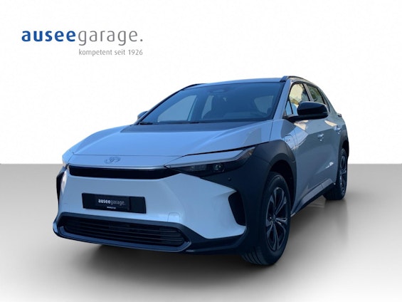First vehicle image