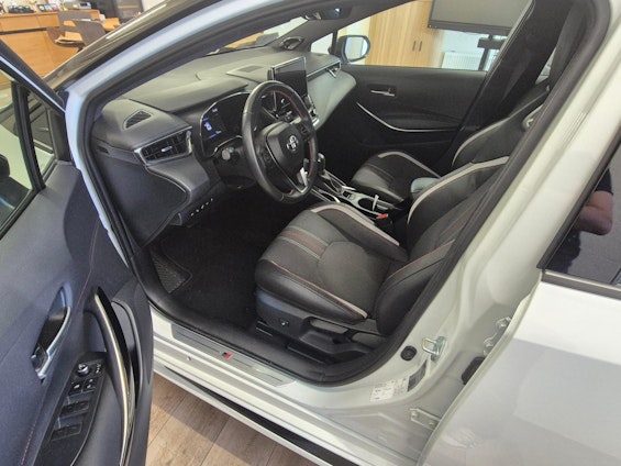 Vehicle image 7