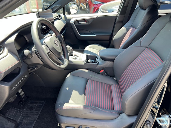 Vehicle image 8