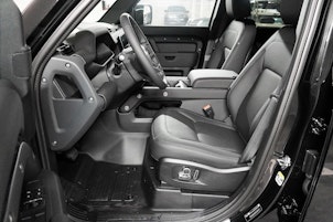 Vehicle image LAND ROVER Defender 130 3.0 D I6 X-Dynamic SE