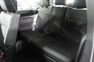 Vehicle image LAND ROVER Defender 130 3.0 D I6 X-Dynamic SE