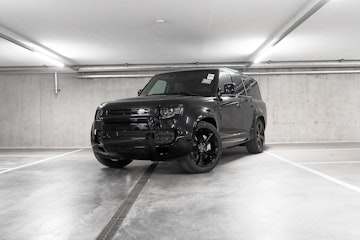 Vehicle image LAND ROVER Defender 130 3.0 D I6 X-Dynamic SE Vehicle image LAND ROVER Defender 130 3.0 D I6 X-Dynamic SE