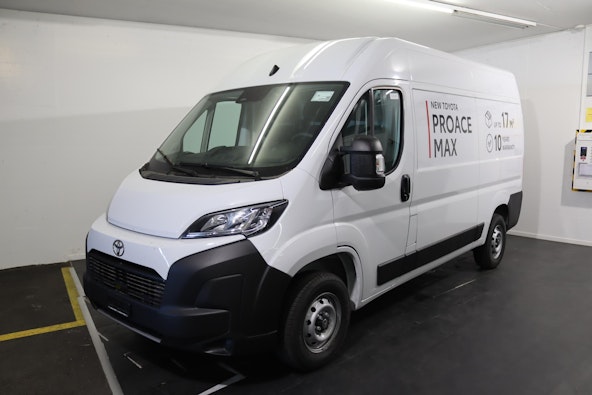 First vehicle image