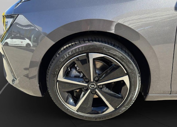 Vehicle image 9 Vehicle image 9