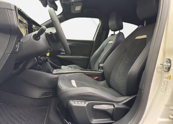 Vehicle image 4 Vehicle image 4