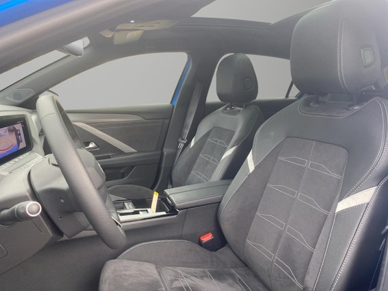 Vehicle image 3 Vehicle image 3