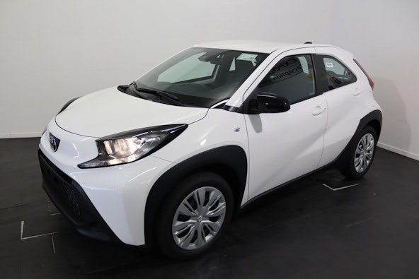 First vehicle image