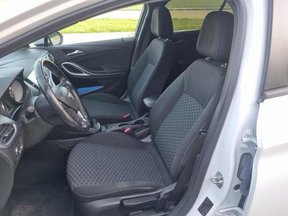 Vehicle image 6 Vehicle image 6