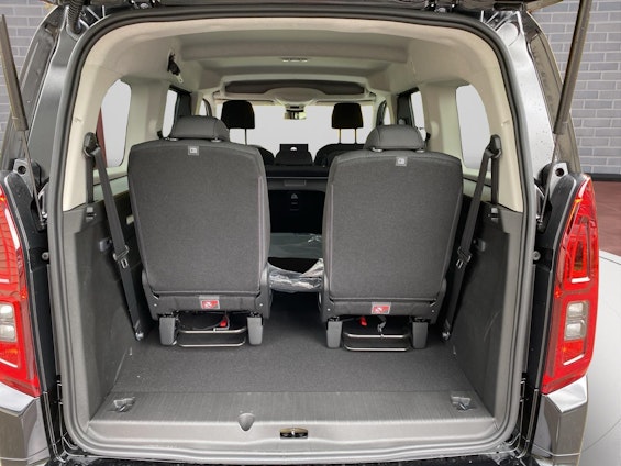 Vehicle image 10 Vehicle image 10