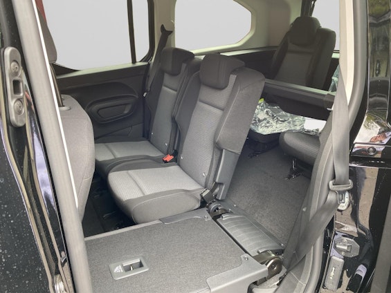 Vehicle image 8 Vehicle image 8