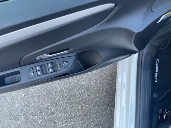 Vehicle image 24 Vehicle image 24