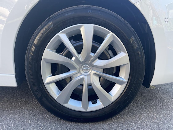 Vehicle image 14 Vehicle image 14