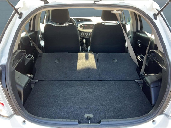 Vehicle image 16