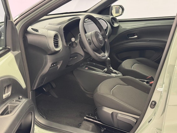 Vehicle image 6 Vehicle image 6