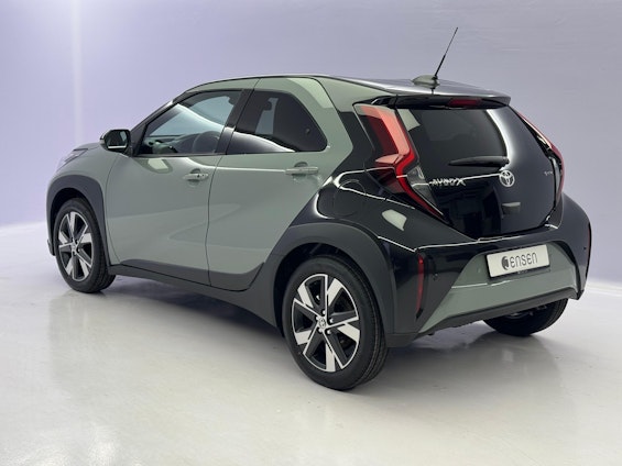 Vehicle image 4 Vehicle image 4