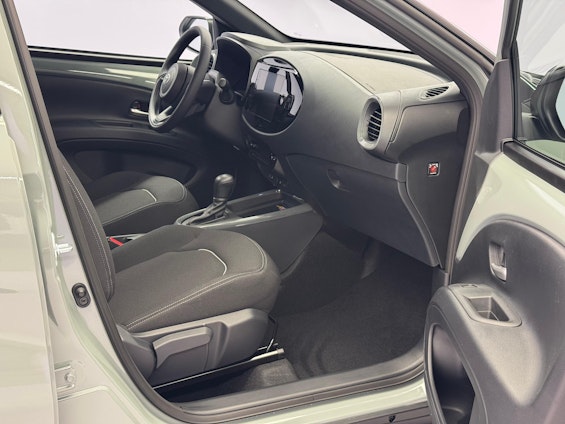 Vehicle image 7 Vehicle image 7