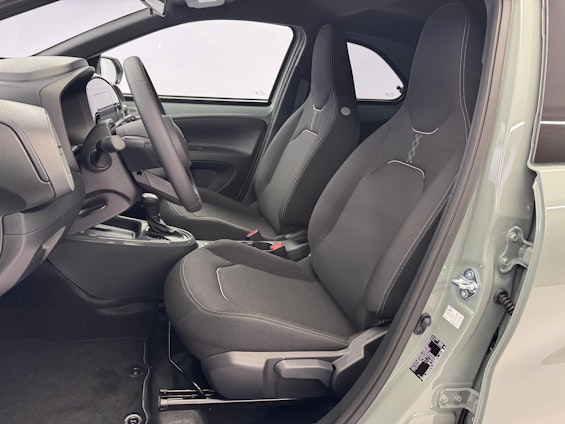 Vehicle image 8 Vehicle image 8