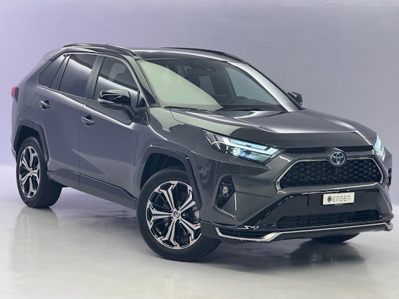 First vehicle image