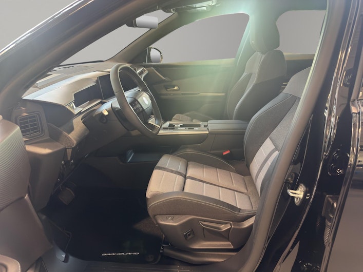 Vehicle image OPEL GRANDLAND