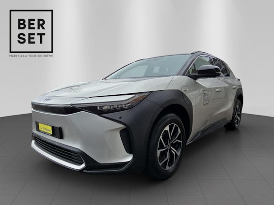 First vehicle image First vehicle image