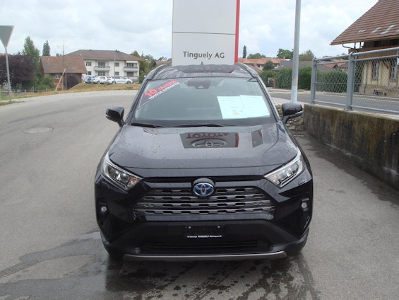 First vehicle image