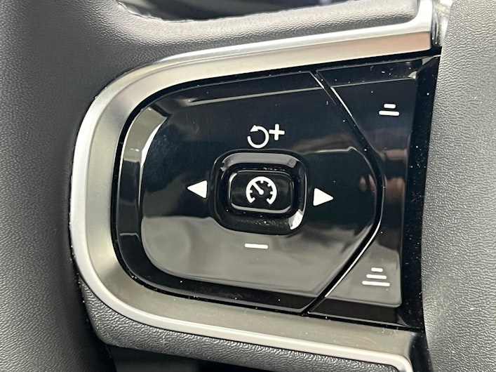 Vehicle image VOLVO V90