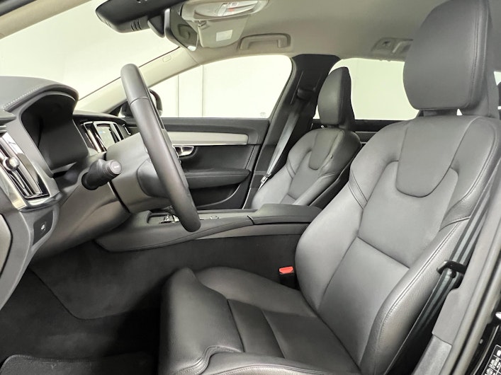 Vehicle image VOLVO V90