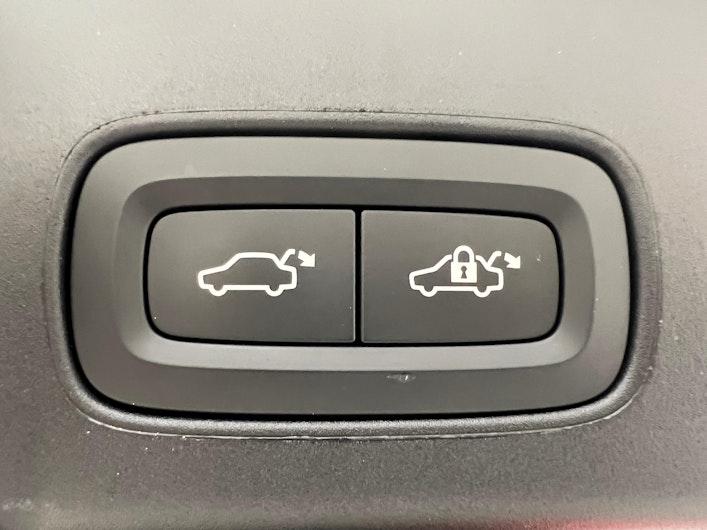 Vehicle image VOLVO V90