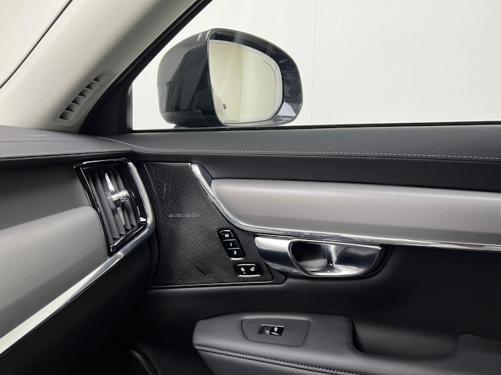 Vehicle image VOLVO V90