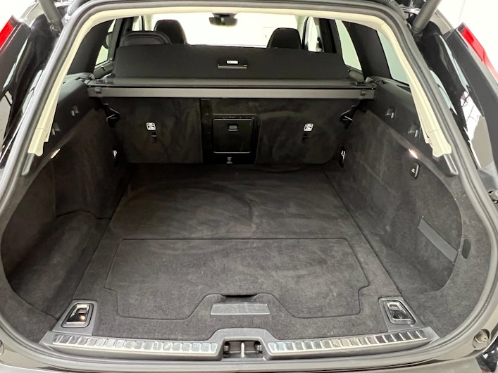 Vehicle image VOLVO V90