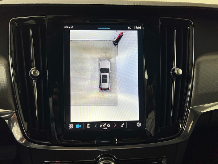 Vehicle image VOLVO V90