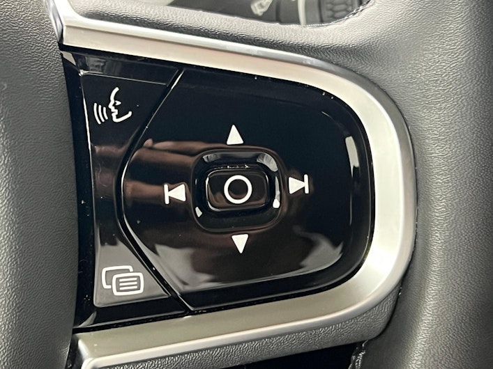 Vehicle image VOLVO V90