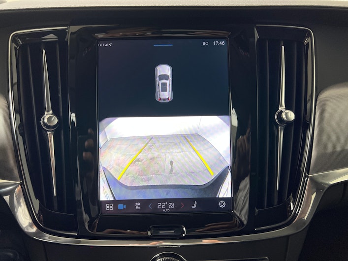 Vehicle image VOLVO V90