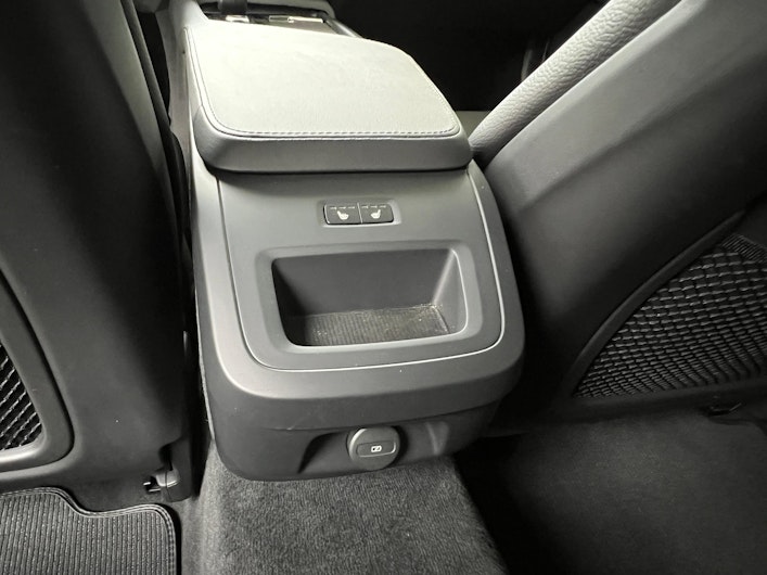 Vehicle image VOLVO V90