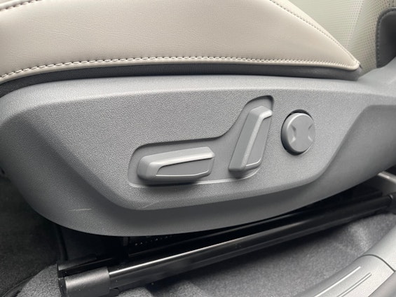 Vehicle image 5 Vehicle image 5