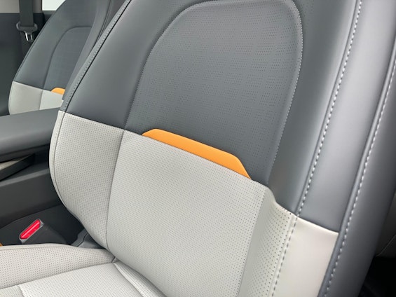 Vehicle image 4 Vehicle image 4