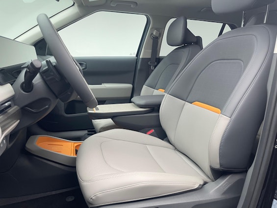 Vehicle image 3 Vehicle image 3