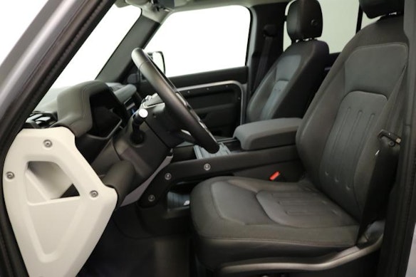 LAND ROVER Defender 110 2.0 SD4 240 First Edition 2