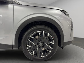 Vehicle image PEUGEOT 5008 1.2 Hybrid Allure Premium