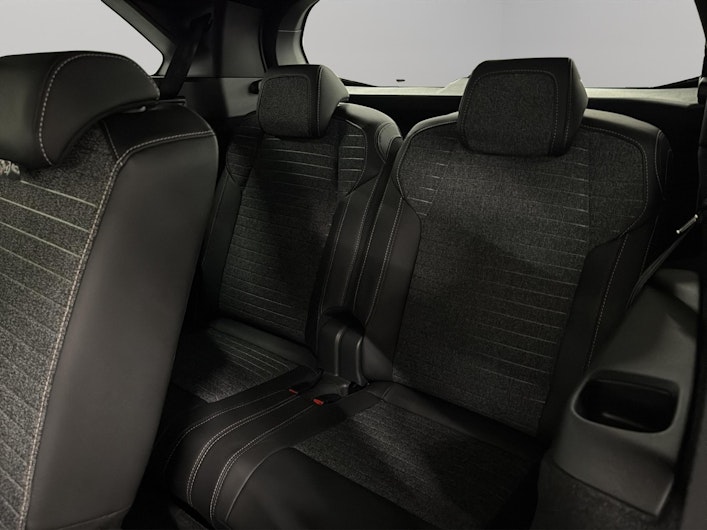 Vehicle image PEUGEOT 5008