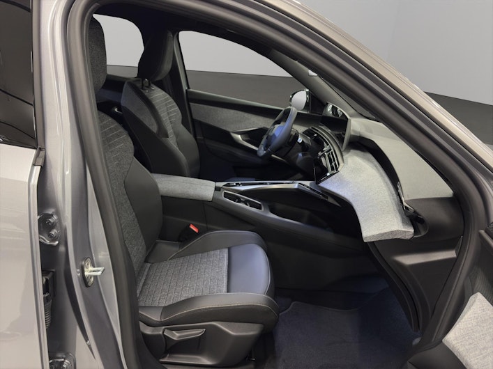 Vehicle image PEUGEOT 5008