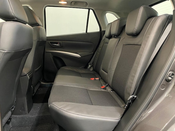 Vehicle image SUZUKI S-CROSS