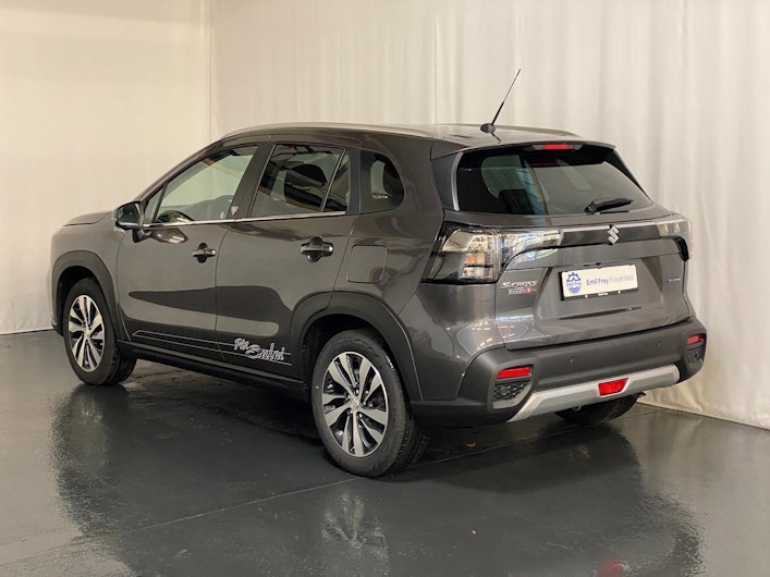 Vehicle image SUZUKI S-CROSS