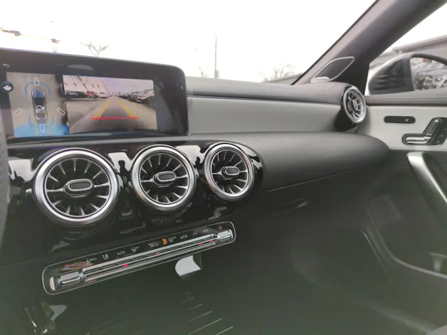 Mercedes-Benz CLA 200 AMG Line