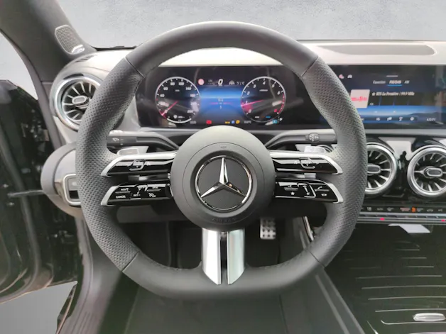 Mercedes-Benz CLA 200 AMG Line