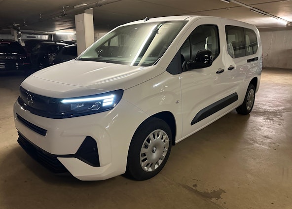 Vehicle image 3 Vehicle image 3