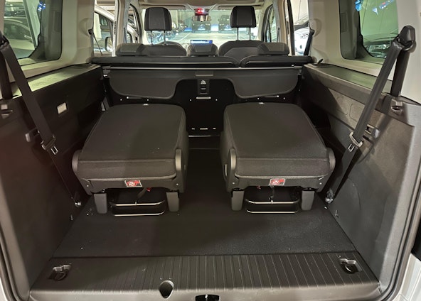 Vehicle image 6 Vehicle image 6